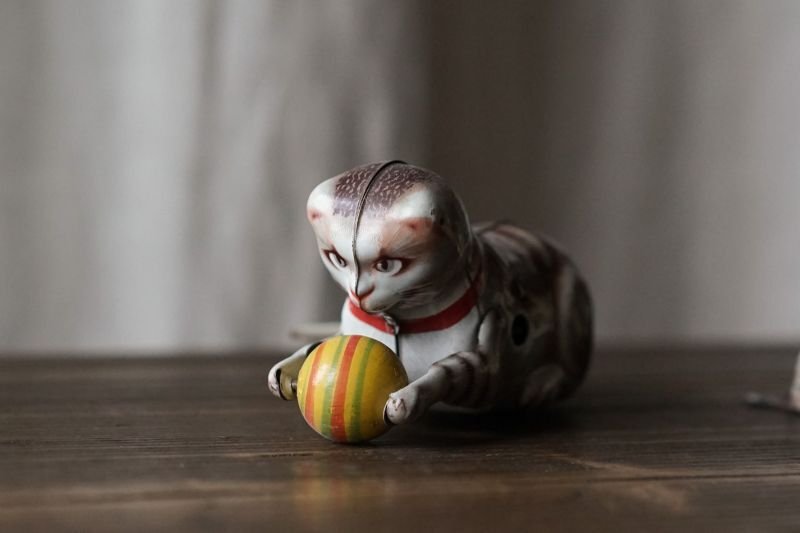 画像1: ブリキ猫おもちゃ