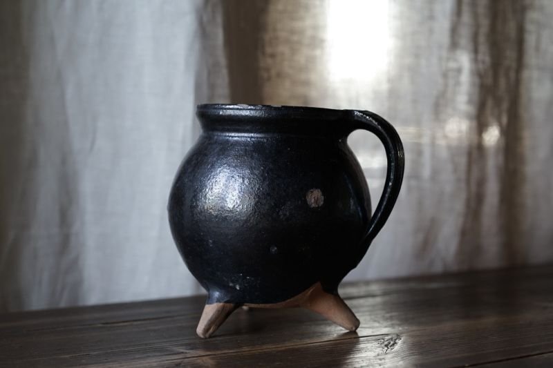 画像1: 黒釉陶器 三つ足ポット
