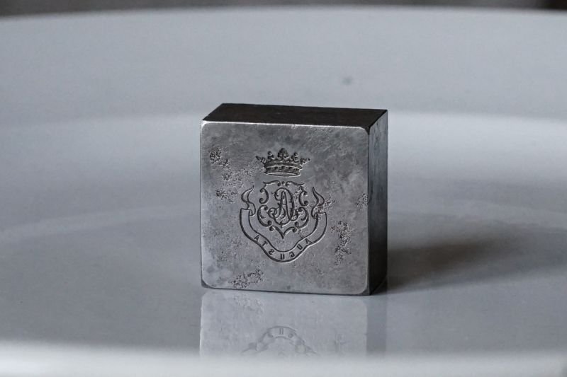 画像1: メタルプリンターブロック 紋章 モノグラム 王冠