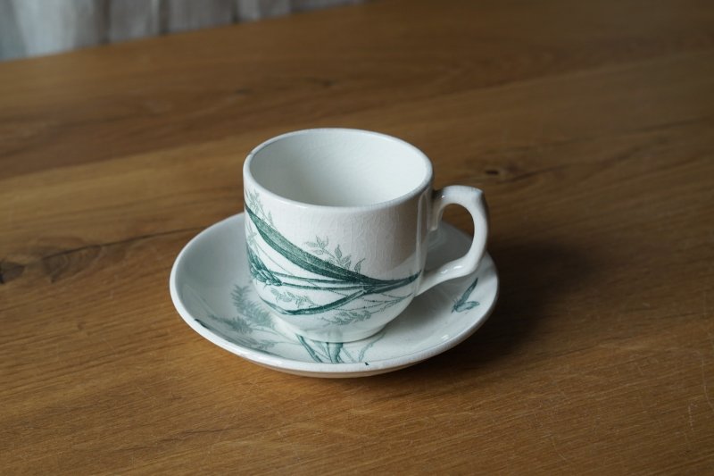 画像1: 花と虫柄ディネット陶器 カップ&ソーサー