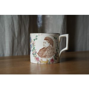 画像: ヴィクトリア女王即位60年記念マグカップ h8.8cm