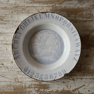 画像: ホーロー アルファベットプレート φ18.5cm