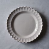 画像: Varages 花の形の白釉皿 φ21.5cm