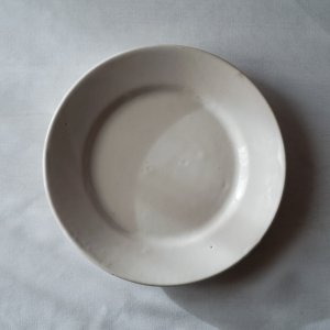 画像: Moustiers? 白錫釉リム皿 φ20.3cm