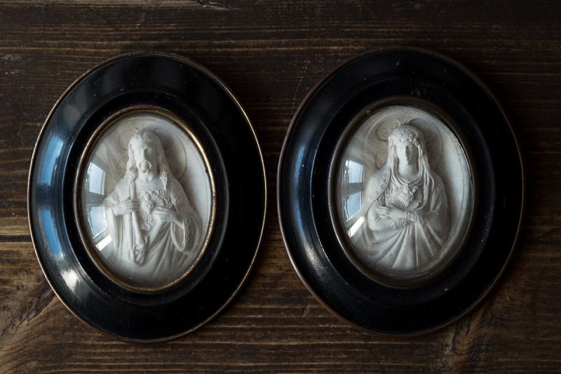 画像1: イエス・キリスト&聖母マリア　メダイヨン額装品　ペア　h14.5cm