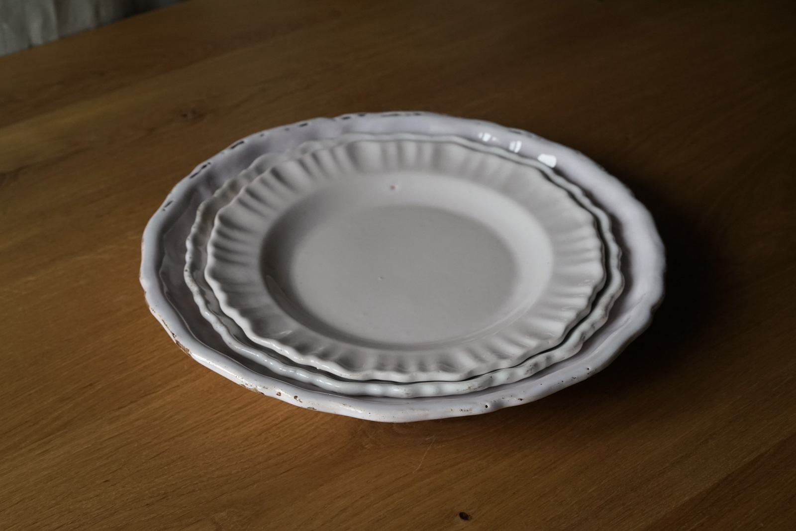 画像1: Moustiers? 白釉 シェルリム デザート皿 φ22cm